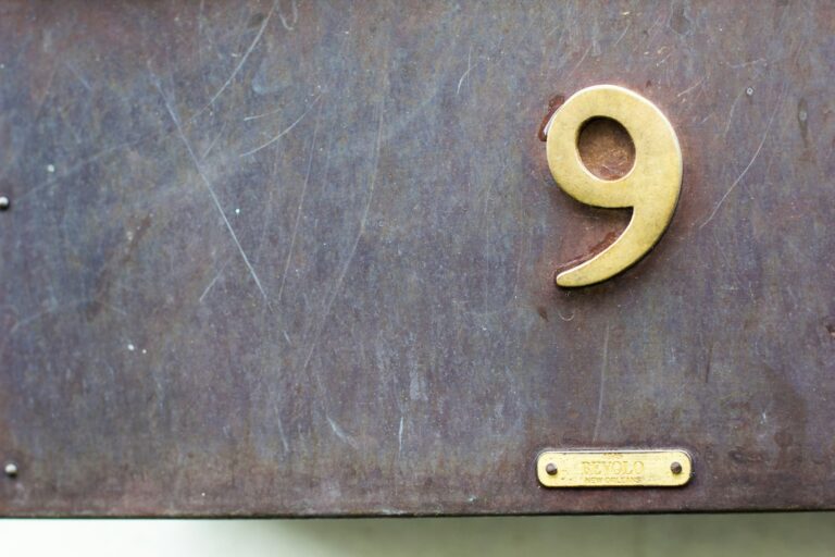 Edukacyjne zastosowanie numerologii - Odkrywając tajemnicę dziewiątki