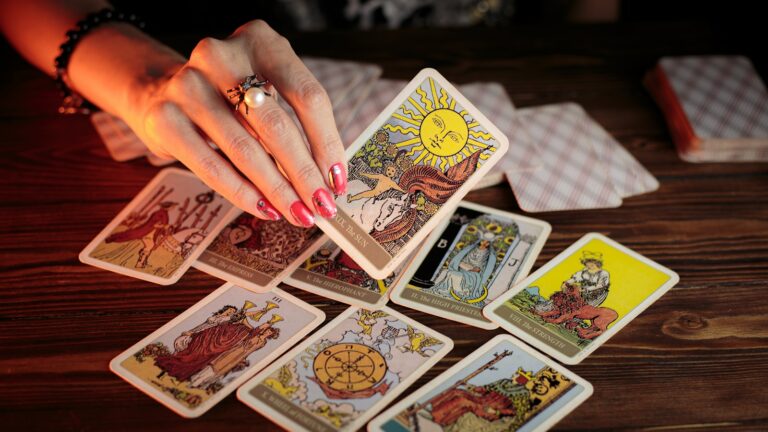 Gwiazda Tarot - Mistyczna Droga do Zrozumienia Wszechświata