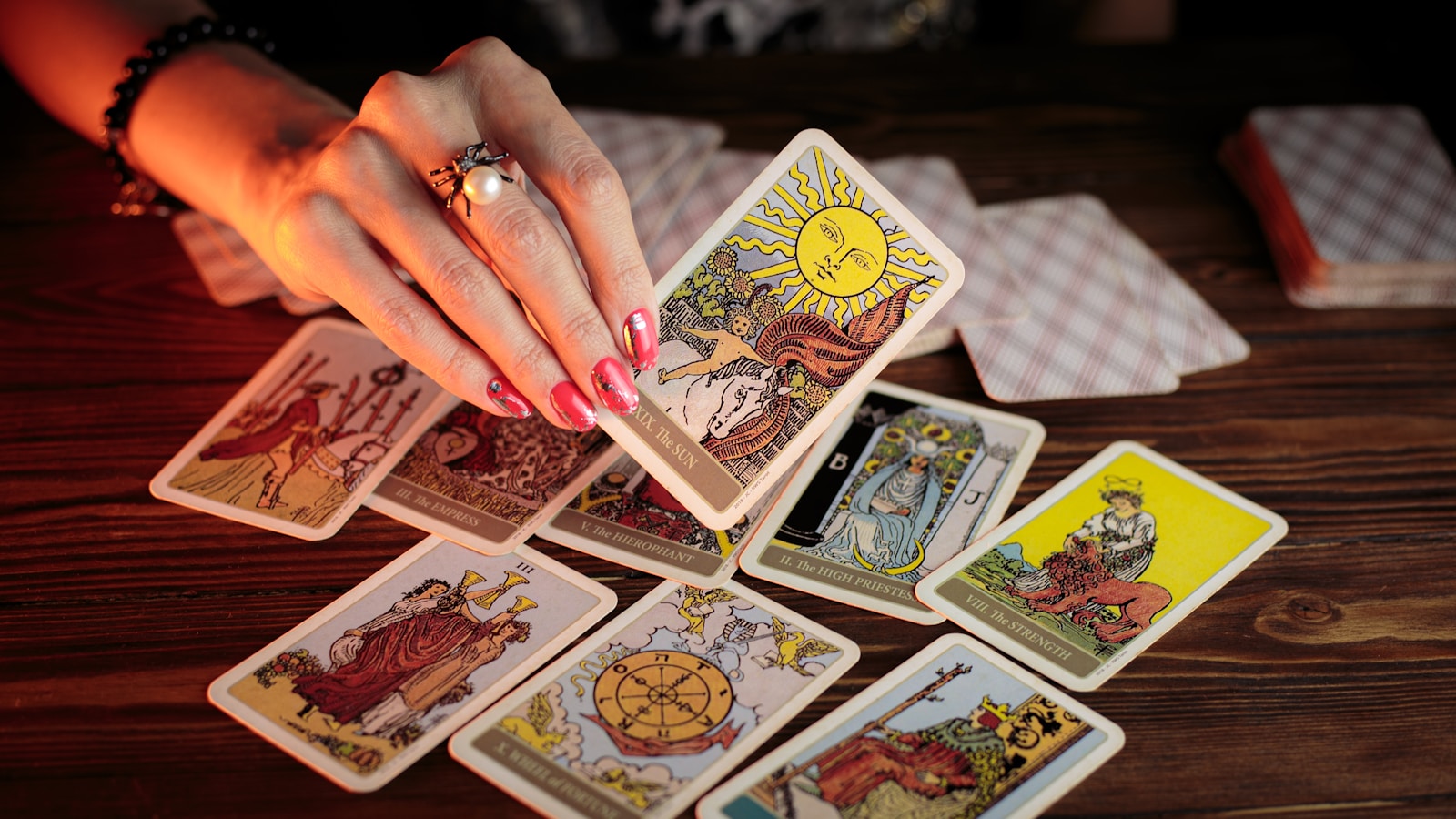 Gwiazda Tarot - Mistyczna Droga do Zrozumienia Wszechświata